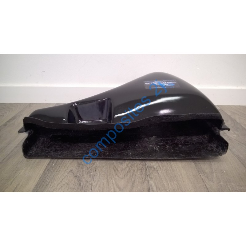 Boite d'admission d'air 106